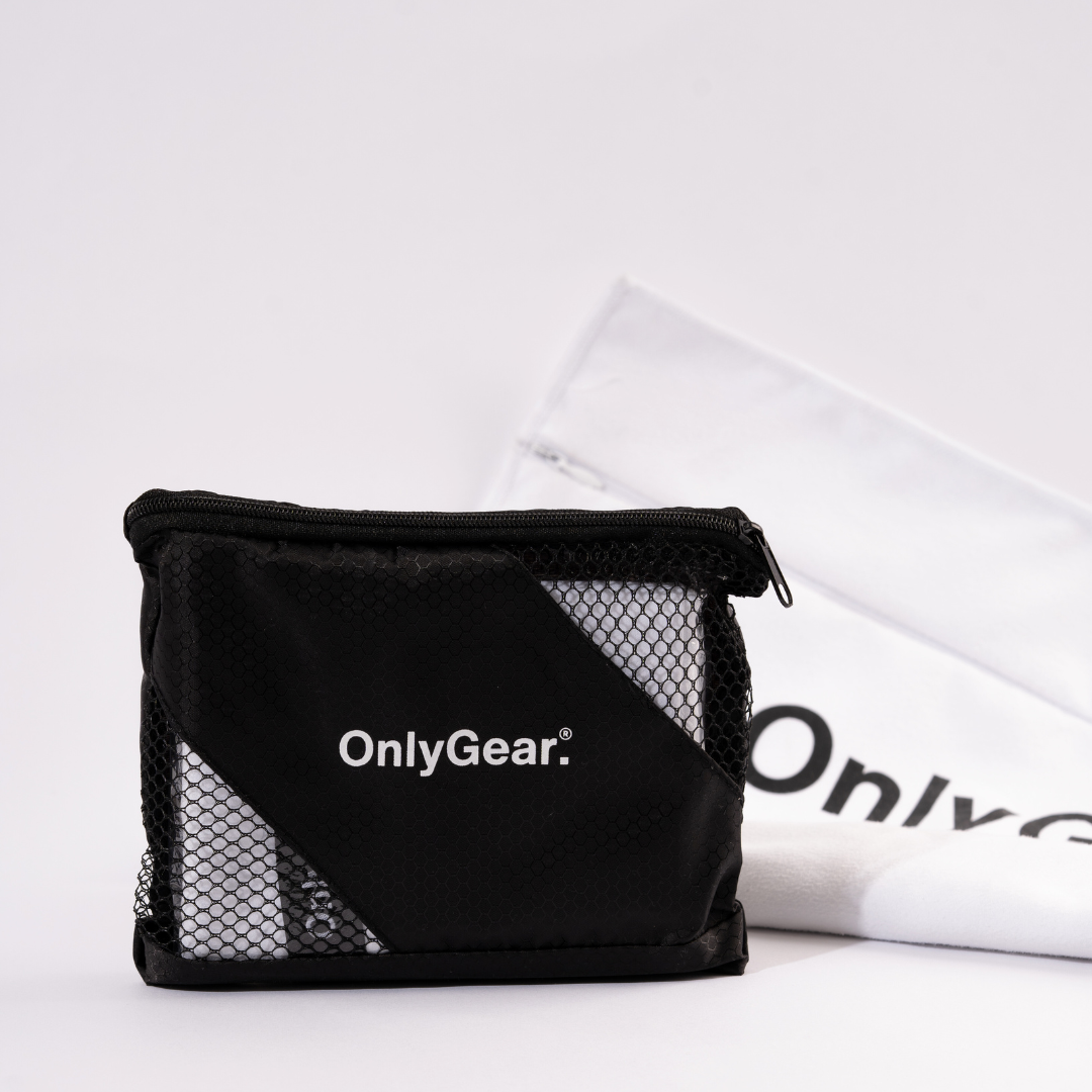 White microfiber towel + mesh bag